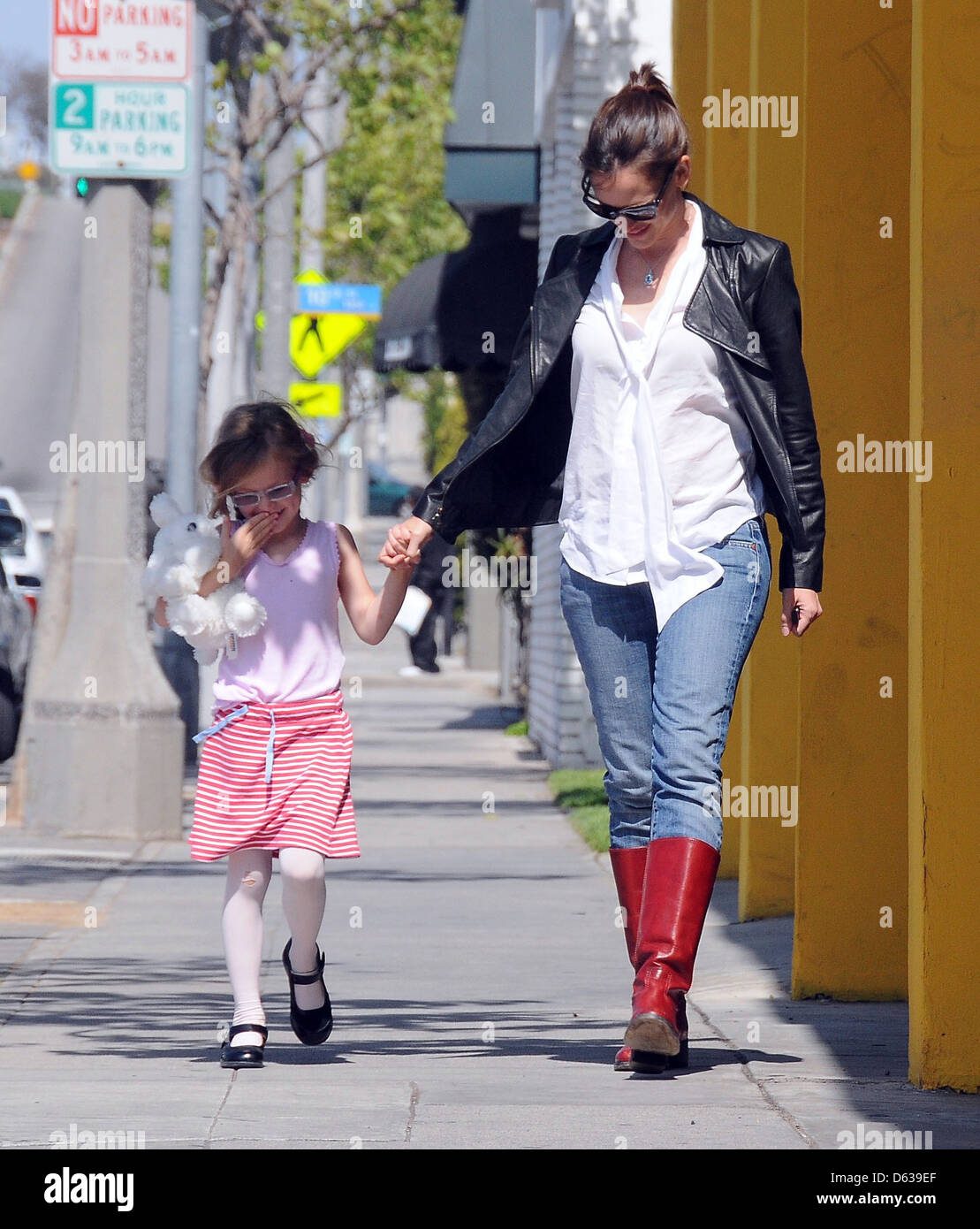 Jennifer Garner and her daughter Violet Affleck out and about in Santa