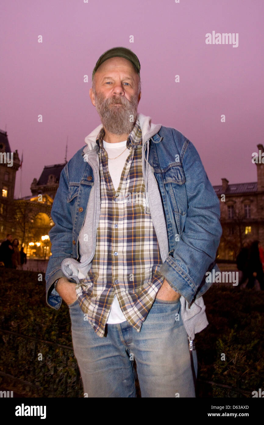 Seasick steve american blues musician outside notre dame cathedral hi-res  stock photography and images - Alamy
