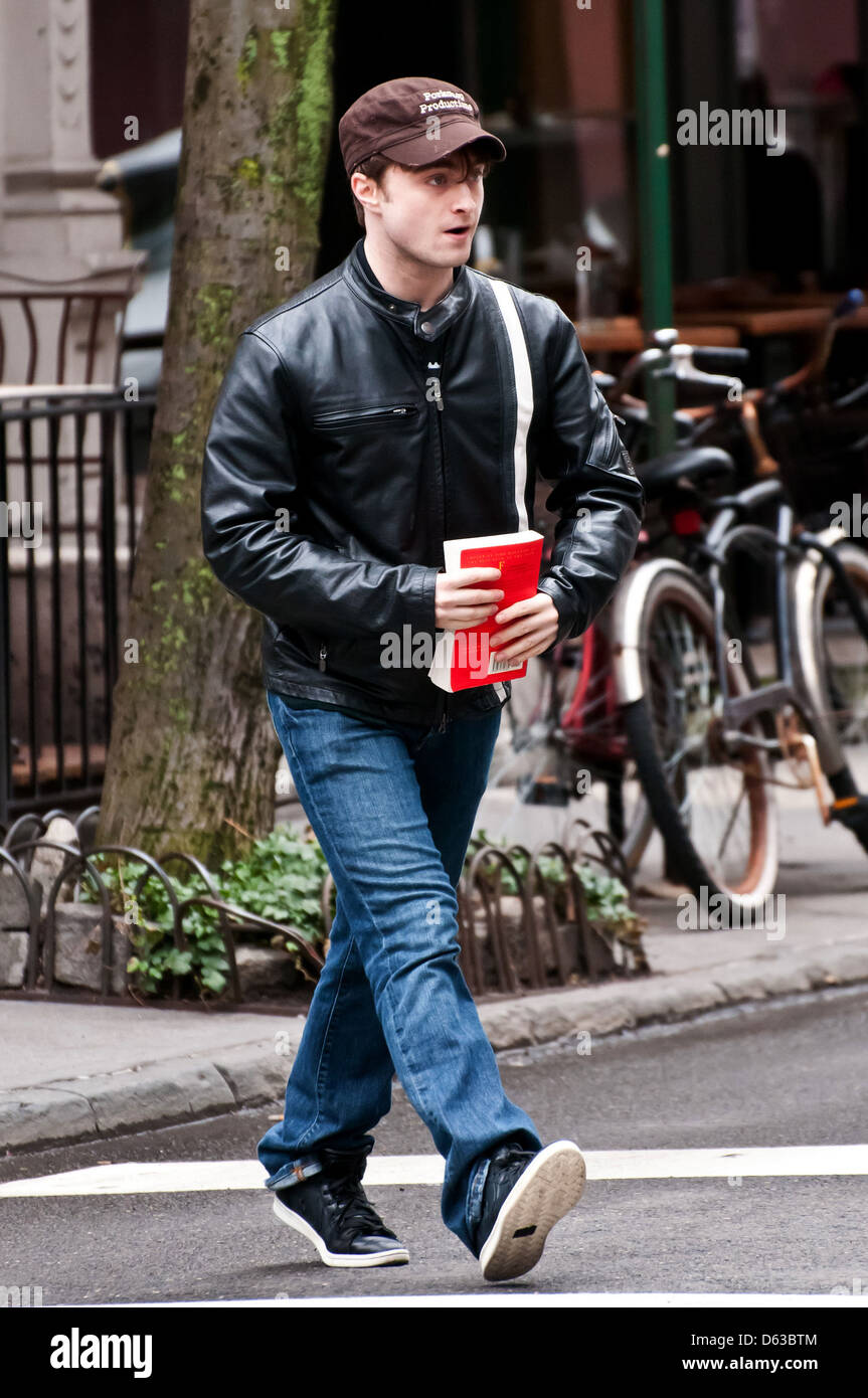Daniel Radcliffe carrying a book while walking in the West Village.  Radcliffe is currently starring in the Broadway production Stock Photo -  Alamy