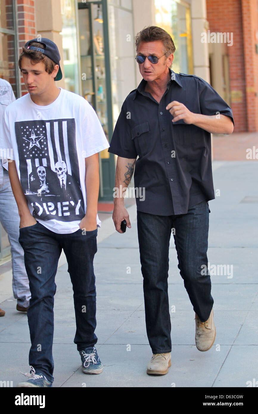 Hopper Jack Penn and Sean Penn Sean Penn arriving at a medical centre in  Beverly Hills with his son Los Angeles, California Stock Photo - Alamy