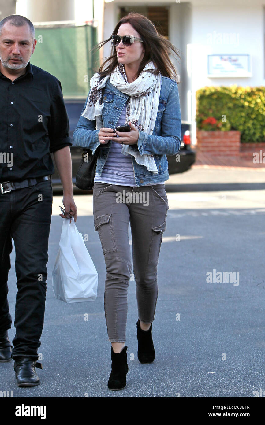 Emily Blunt returning to her car after leaving a hair salon in West Hollywood Los Angeles, California Stock Photo - Alamy Emily Blunt returning to her car after leaving a hair salon in West Hollywood Los Angeles, California Stock Photo - Alamy