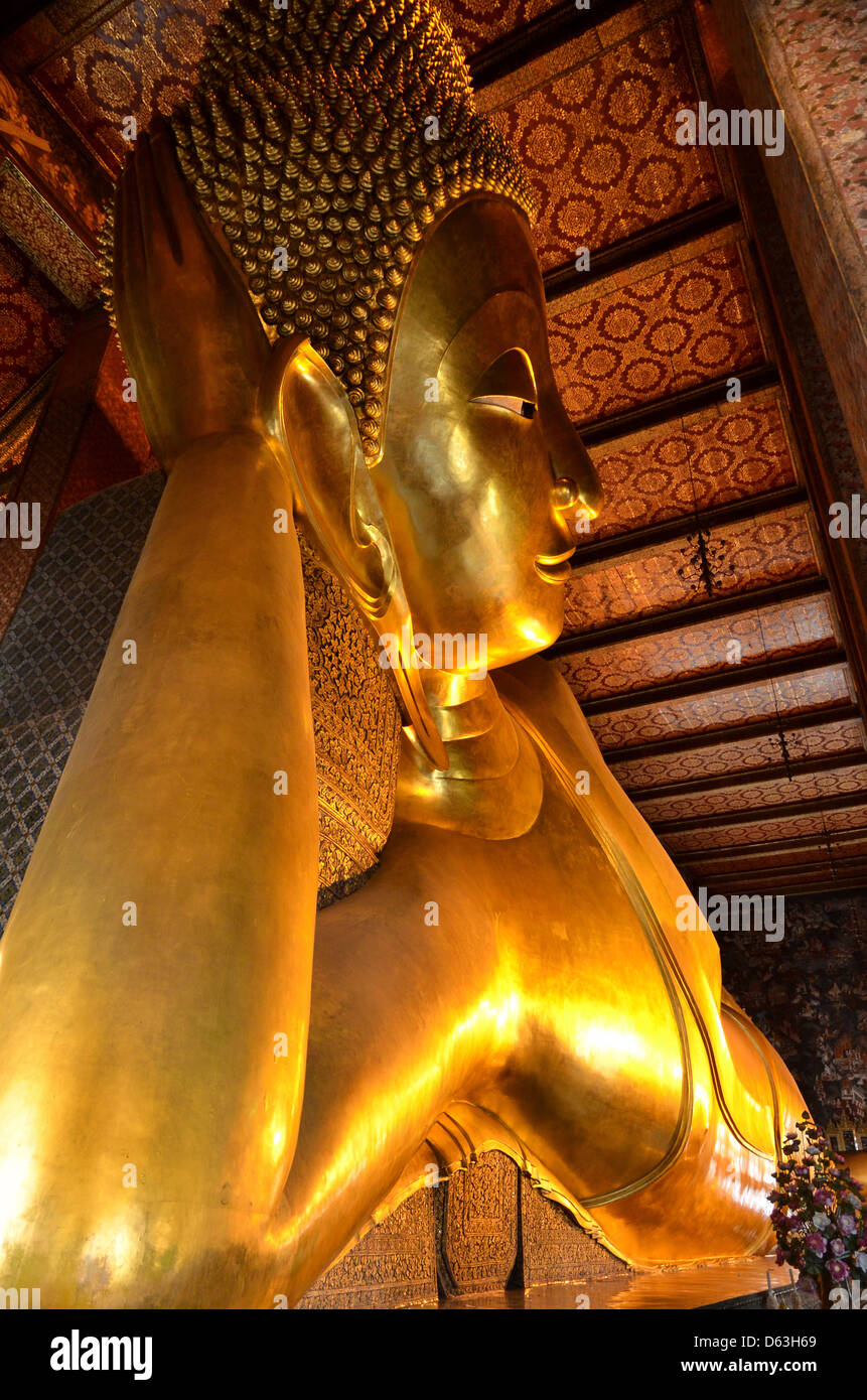 Golden Buddha Temple Wat Pho Bangkok Thailand Stock Photo - Alamy