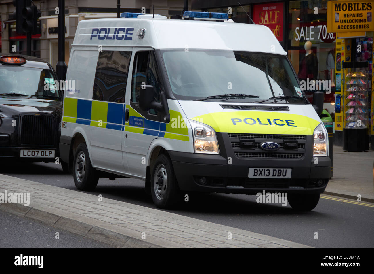 Police van on Oxford Street (London, England Stock Photo Alamy