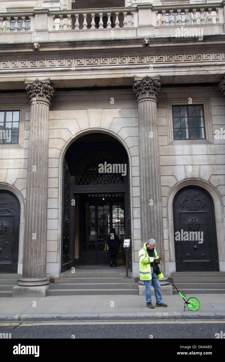 Measure the outside distance hi-res stock photography and images - Alamy