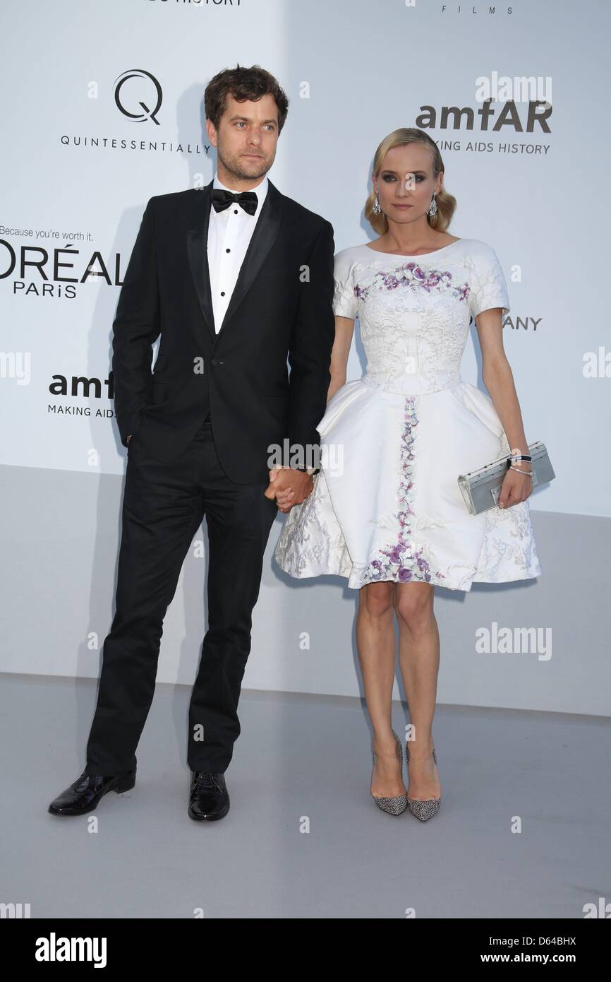 Actress Diane Kruger and her partner Joshua Jackson arrive at amfAR's Cinema Against Aids Gala during the 65th Cannes Film Festival at Hotel du Cap-Eden-Roc in Antibes, France, on 24 May 2012. Photo: Hubert Boesl Stock Photo