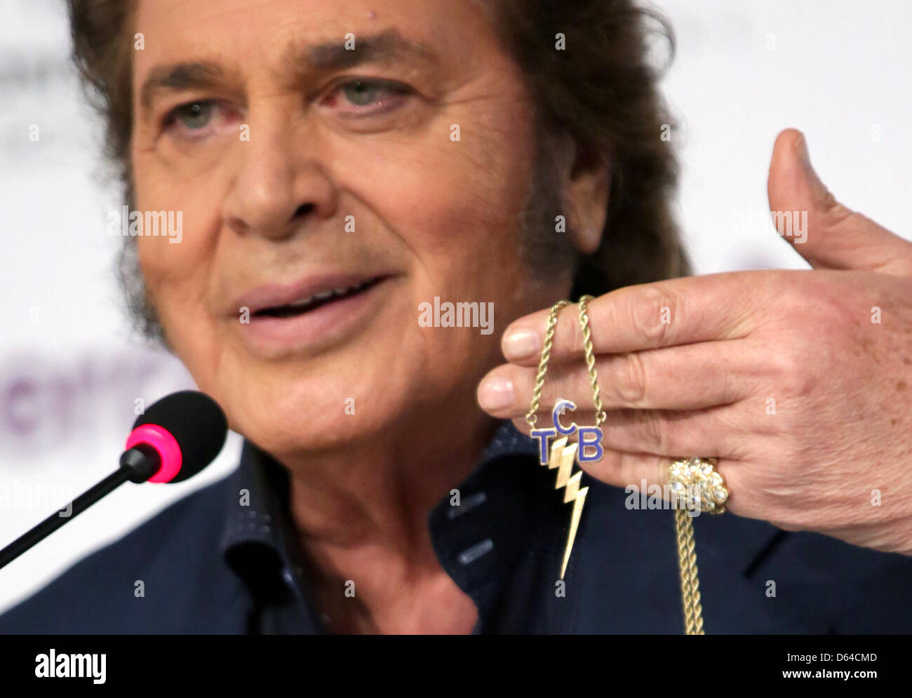 British singer Engelbert Humperdinck representing United Kingdom shows a  present from Elvis Presley during a pressconference of the Eurovision Song  Contest 2012 in Baku, Azerbaijan, 25 May 2012. The letters "T, C,