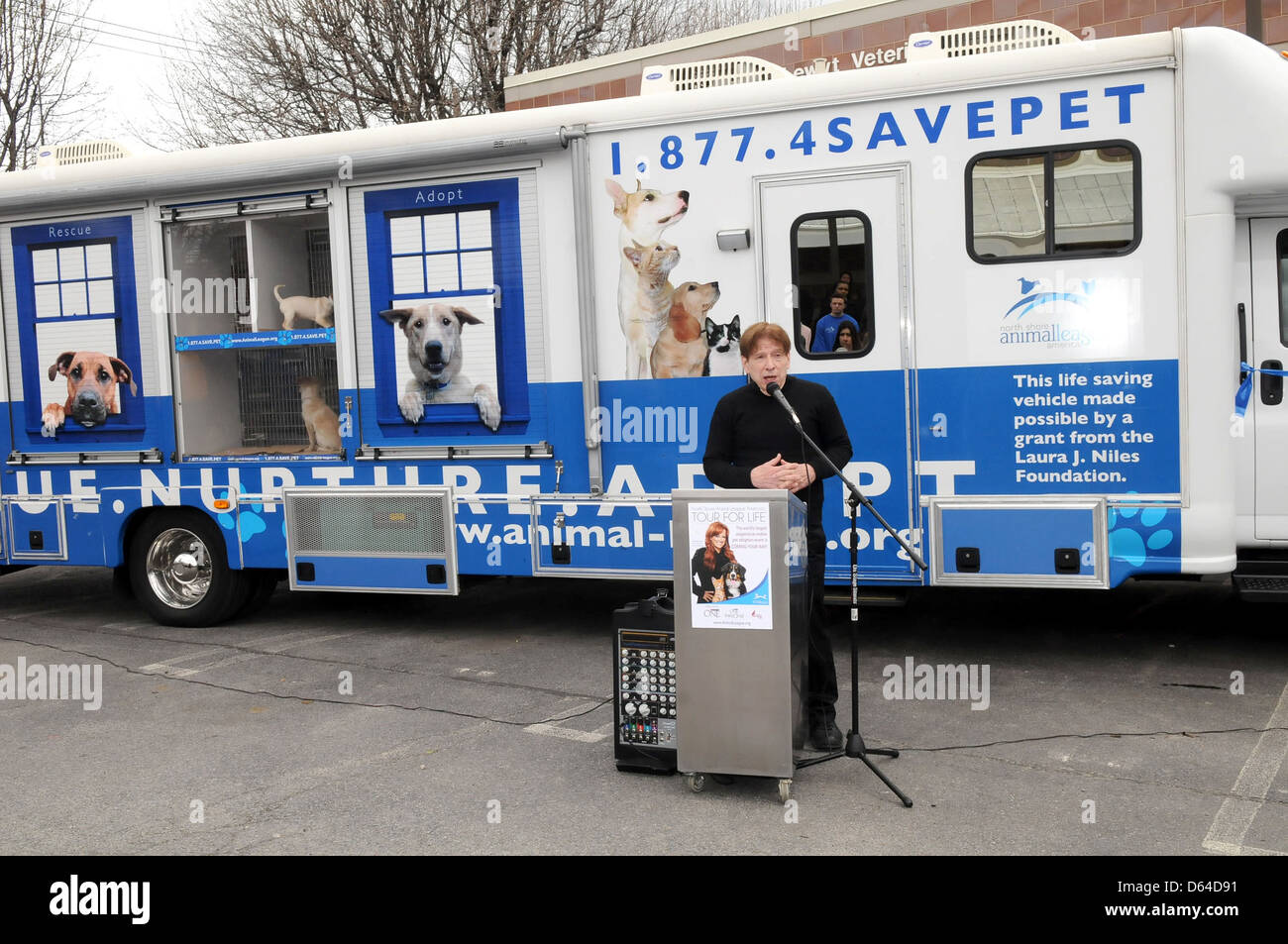 John Stevenson Press conference to send off North Shore Animal League's two 'Shelters on Wheels' its annual national Stock Photo