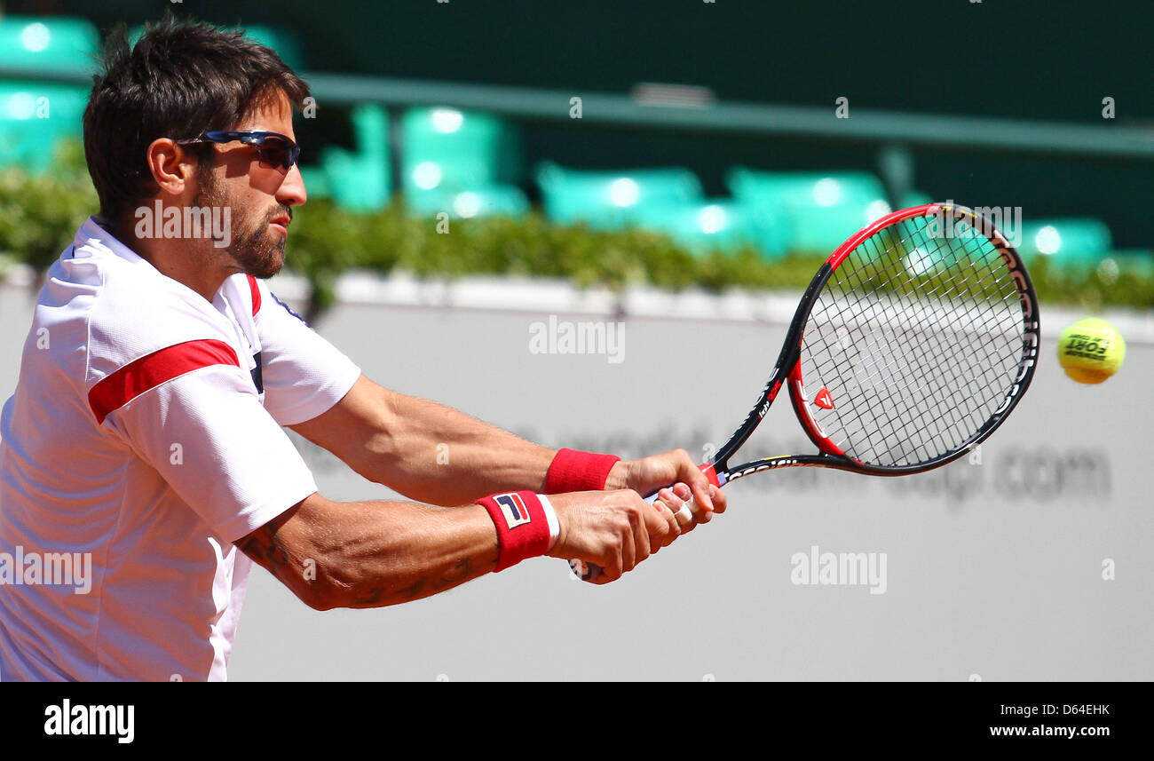 Serbia's Janko Tipsarevic hits the ball during the finale of the Tennis  World Team Cup against Czechia's Tomas Berdych in Duesseldorf, Germany, 26  May 2012. Photo: KEVIN KUREK Stock Photo - Alamy