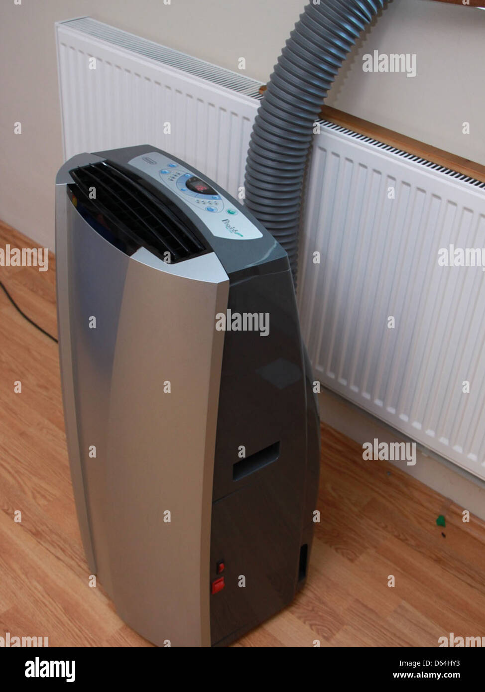 Portable-Air-Conditioner DeLonghi-PAC-T100- 50123 Stock Photo - Alamy