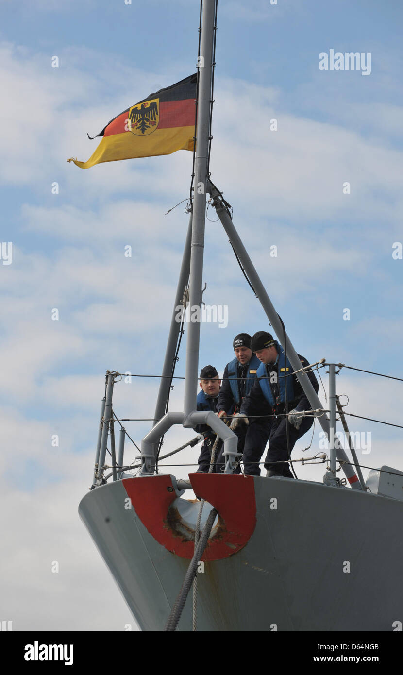 Members of the crew wave as the fregatte Bayern leaves the port at the marine quarters in Wilhelmshaven, Germany, 1 June 2012. The Bayern takes the lead of the Standing NATO Maritime Group 2 in the Mediterranean and will return at the end of November. Photo: Carmen Jaspersen Stock Photo