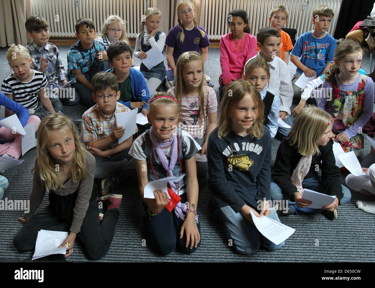 2nd year pupils wait for their turn at the 11th Rostock Reading Aloud Contest for primary school children at Waldemarhof in Rostock, Germany, 07 June 2012. The reading aloud contest 'Rostock Reading Worms' takes place on to days. 30 schools take part with 30 pupils per grade reading aloud for their parents, guests and the jury. Photo: Bernd Wuestneck Stock Photo