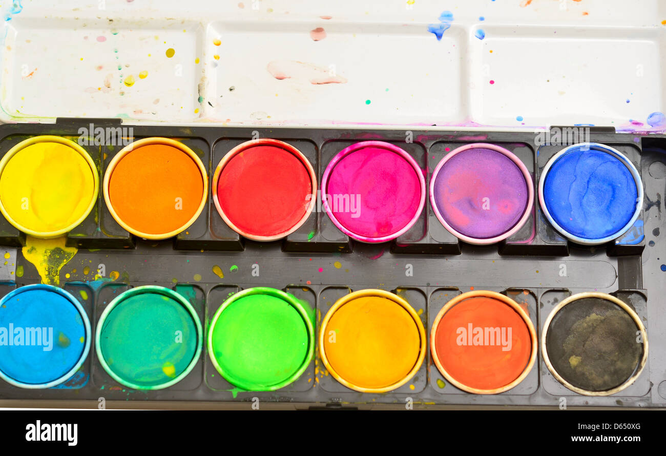 Watercolor pallet hi-res stock photography and images - Alamy
