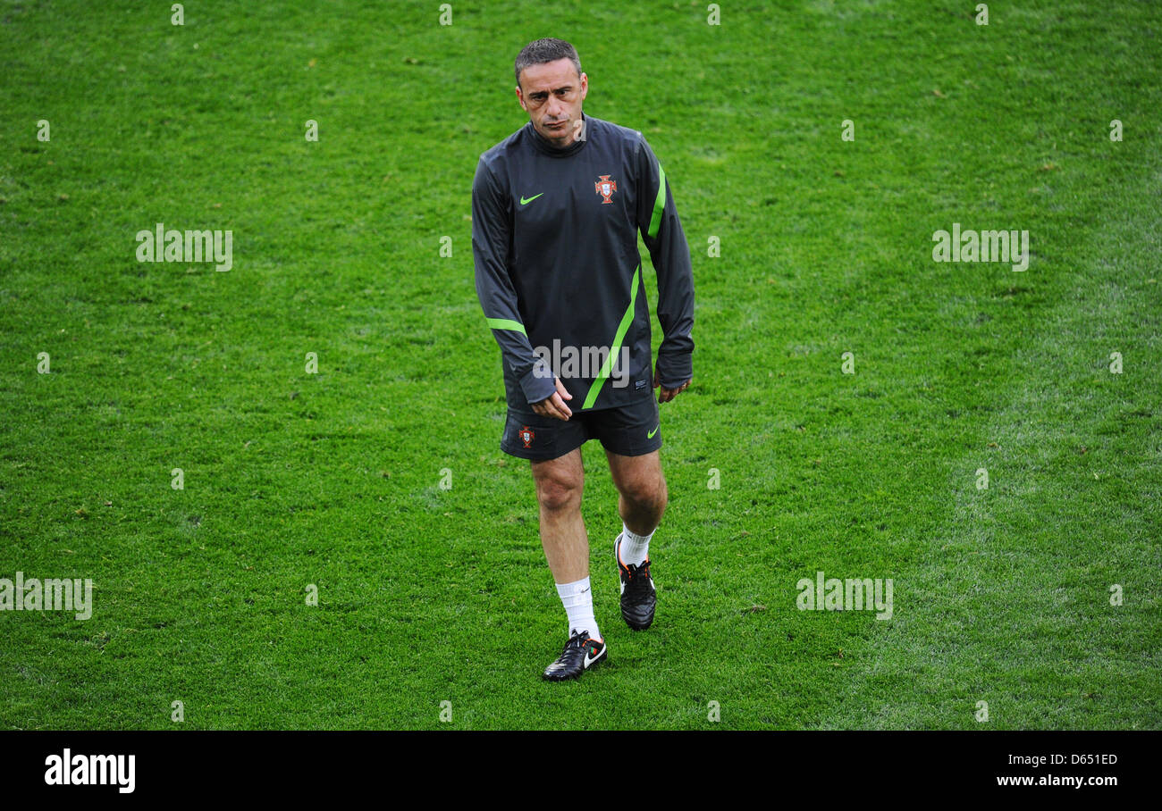 Portugal's coach Paulo Bento during a training session of the Portugal national soccer team at Arena Lviv in Lviv, the Ukraine, 08 June 2012. Photo: Thomas Eisenhuth dpa (Please refer to chapters 7 and 8 of http://dpaq.de/Ziovh for UEFA Euro 2012 Terms & Conditions) Stock Photo