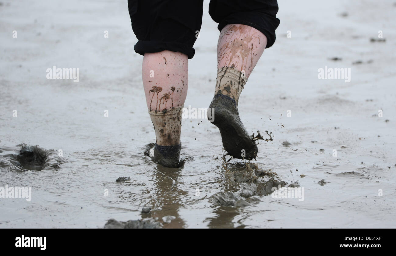 A woman walks across the mudflats of the wadden sea between Nessmersiel and the island of Baltrum during stong wind and rains at the North Sea coast near Baltrum, Germany, 09 June 2012. Meteorologists predict changing weather for the coming few days. Photo: JULIAN STRATENSCHULTE Stock Photo