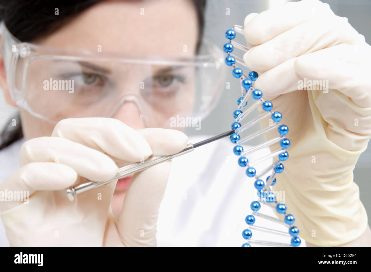 Нить днк. Спираль днк синяя. Генетик 4. Генетик 4. Рнк анимация.