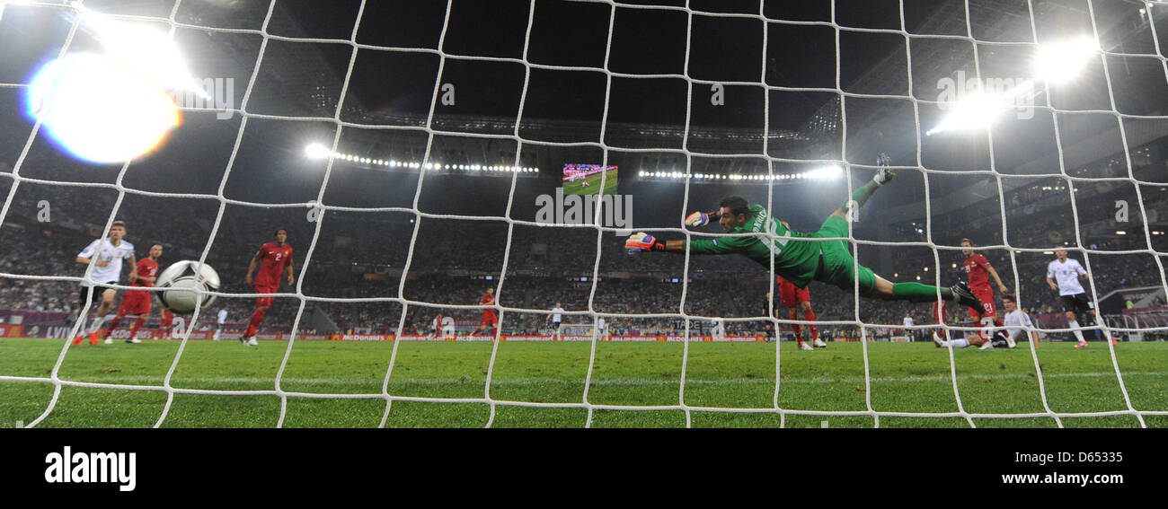 Germany's Mario Gomez (2-R) scores the 1-0 against Portugal's goalkeeper Eduardo during UEFA EURO 2012 group B soccer match Germany vs Portugal at Arena Lviv in Lviv, the Ukraine, 09 June 2012. Photo: Andreas Gebert dpa (Please refer to chapters 7 and 8 of http://dpaq.de/Ziovh for UEFA Euro 2012 Terms & Conditions).  +++(c) dpa - Bildfunk+++ Stock Photo