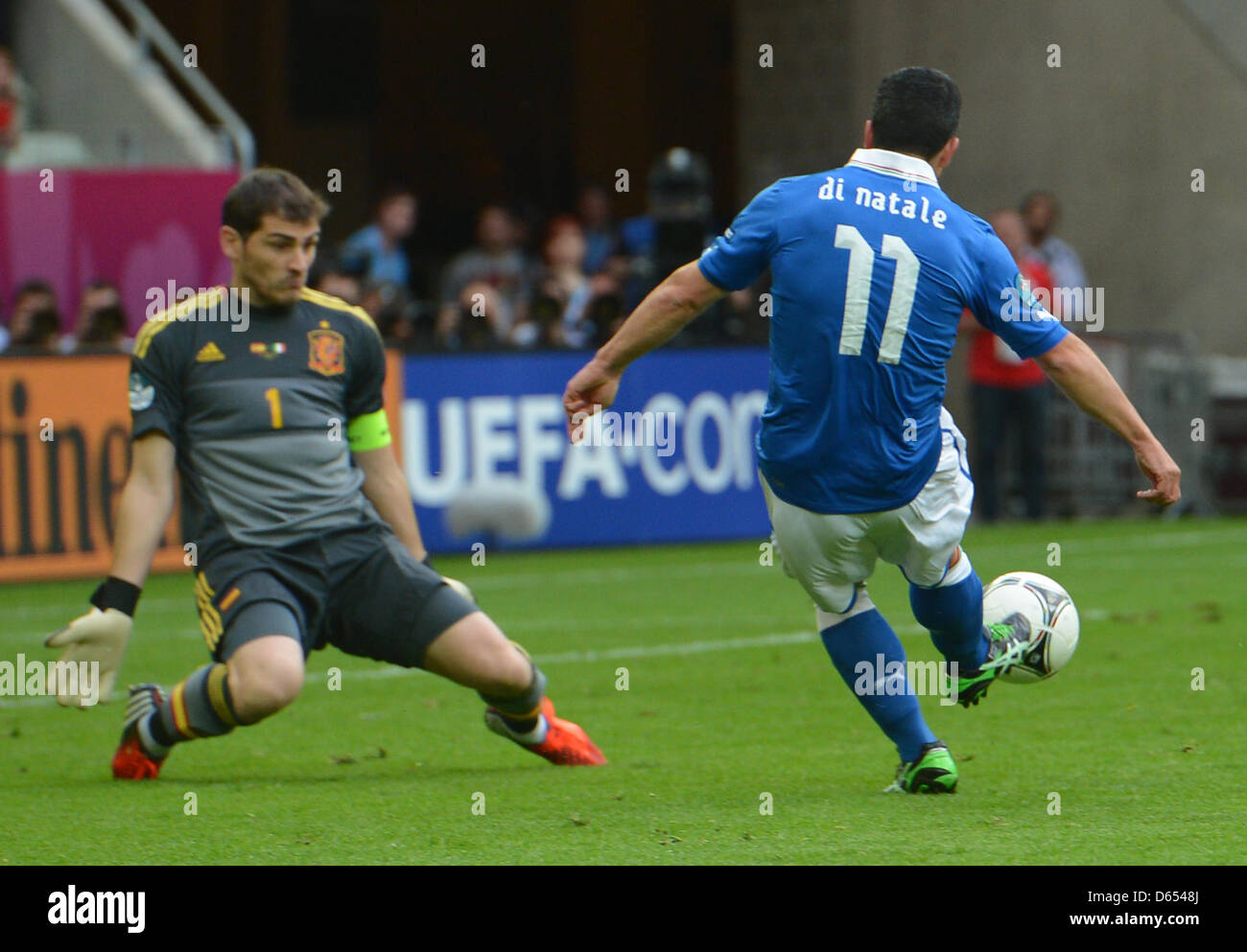 Antonio Di Natale.Italy S Antonio Di Natale R Scores The 1 0 Against Spain S Iker Stock Photo Alamy