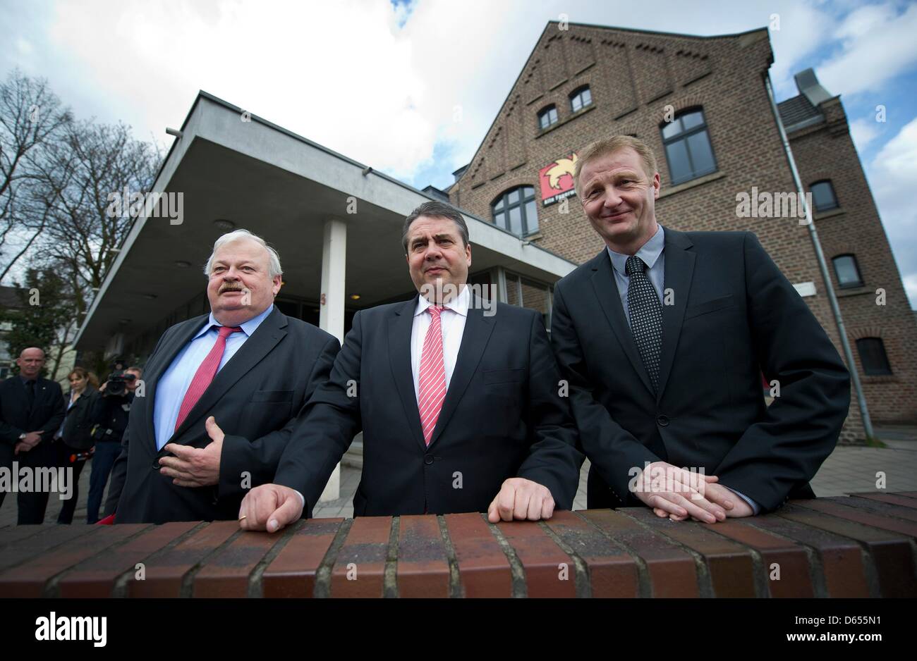 Guntram Schneider (L-R), Minister of Social Affairs of North Rhine-Westphalia, Ralf Jaeger, North Rhine-Westphalia's Minister of Interior, and chairman of the SPD, Sigmar Gabriel, stand in front of the Alte Feuerwache in Duisburg, Germany, 12 April 2013. SPD-politicians Ralf Jaeger, Guntram Schneider and Sigmar Gabriel discussed the increase of immigrantion caused by poverty from countries in the south-east of Europe with affected local comunities. Photo: DANIEL NAUPOLD Stock Photo