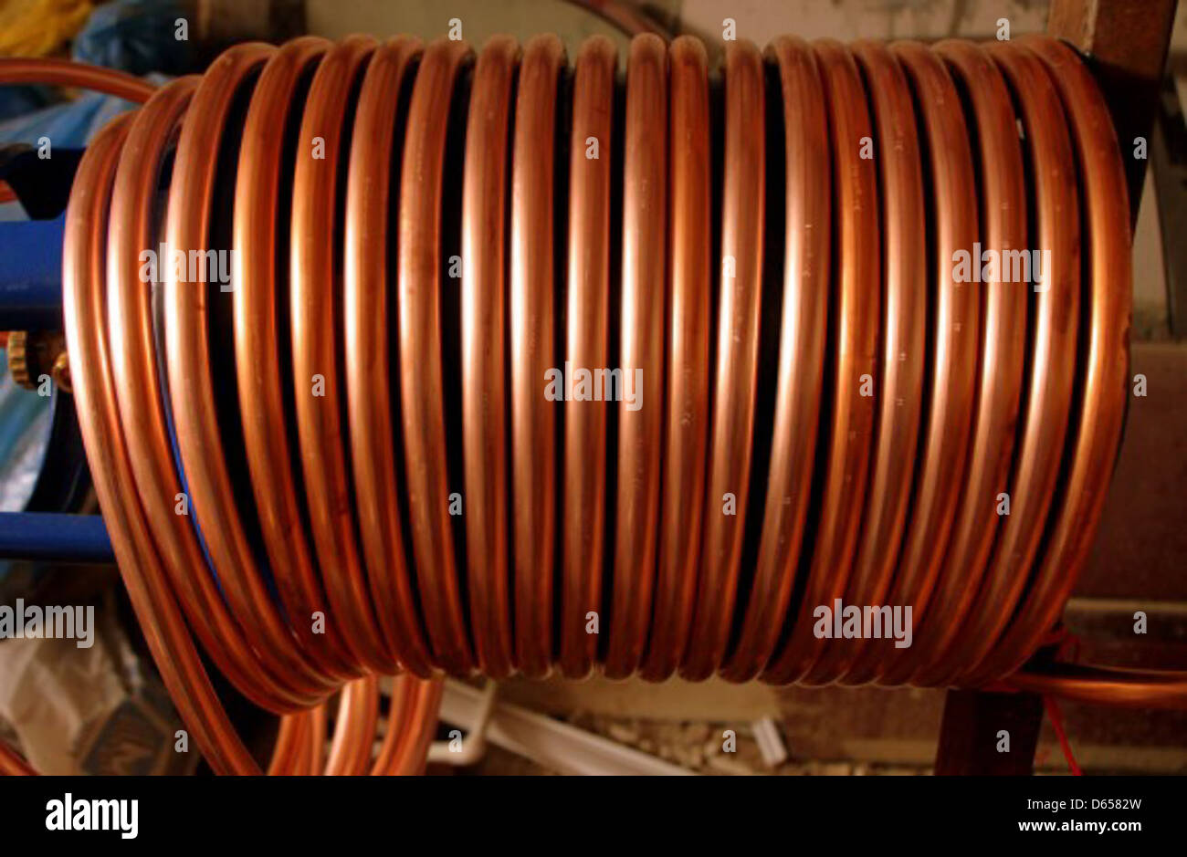 HelicalCopperCoil DIYHeatExchangers IMG 2249 cr580x379 Stock Photo