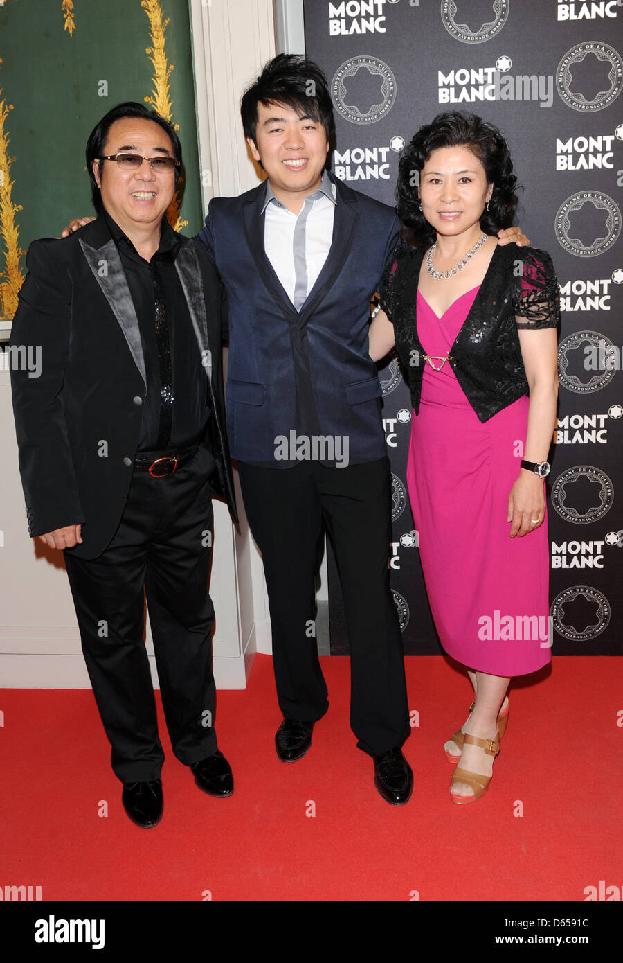 Pianist Lang Lang and his parents arrive for the award ceremony of the