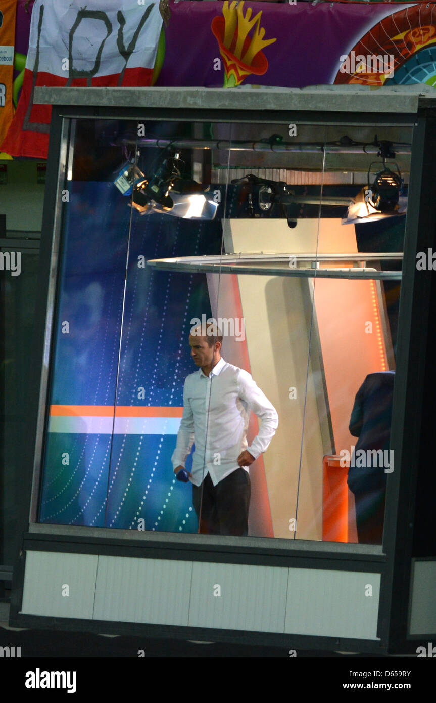 Former German national football player Mehmet Scholl, now working as a TV-expert for German broadcaster ZDF, stands at the window of a TV-Studio prior to UEFA EURO 2012 group C soccer match Spain vs Italy at Arena Gdansk in Gdansk, Poland, 14 June 2012. Photo: Marcus Brandt dpa (Please refer to chapters 7 and 8 of http://dpaq.de/Ziovh for UEFA Euro 2012 Terms & Conditions) Stock Photo