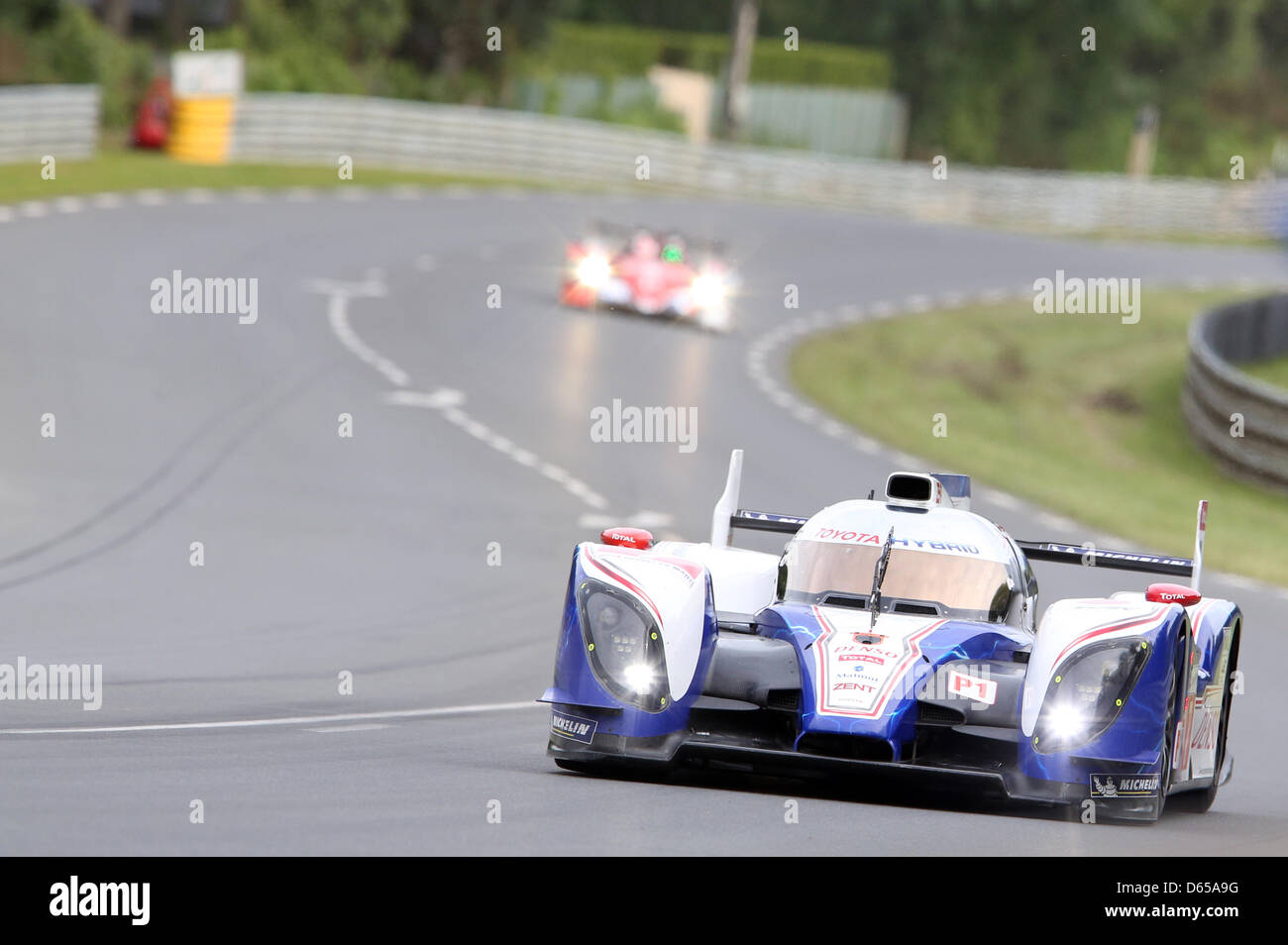 The LMP1 class Toyota TS 030 - Hybrid of Toyota Racing with drivers ...