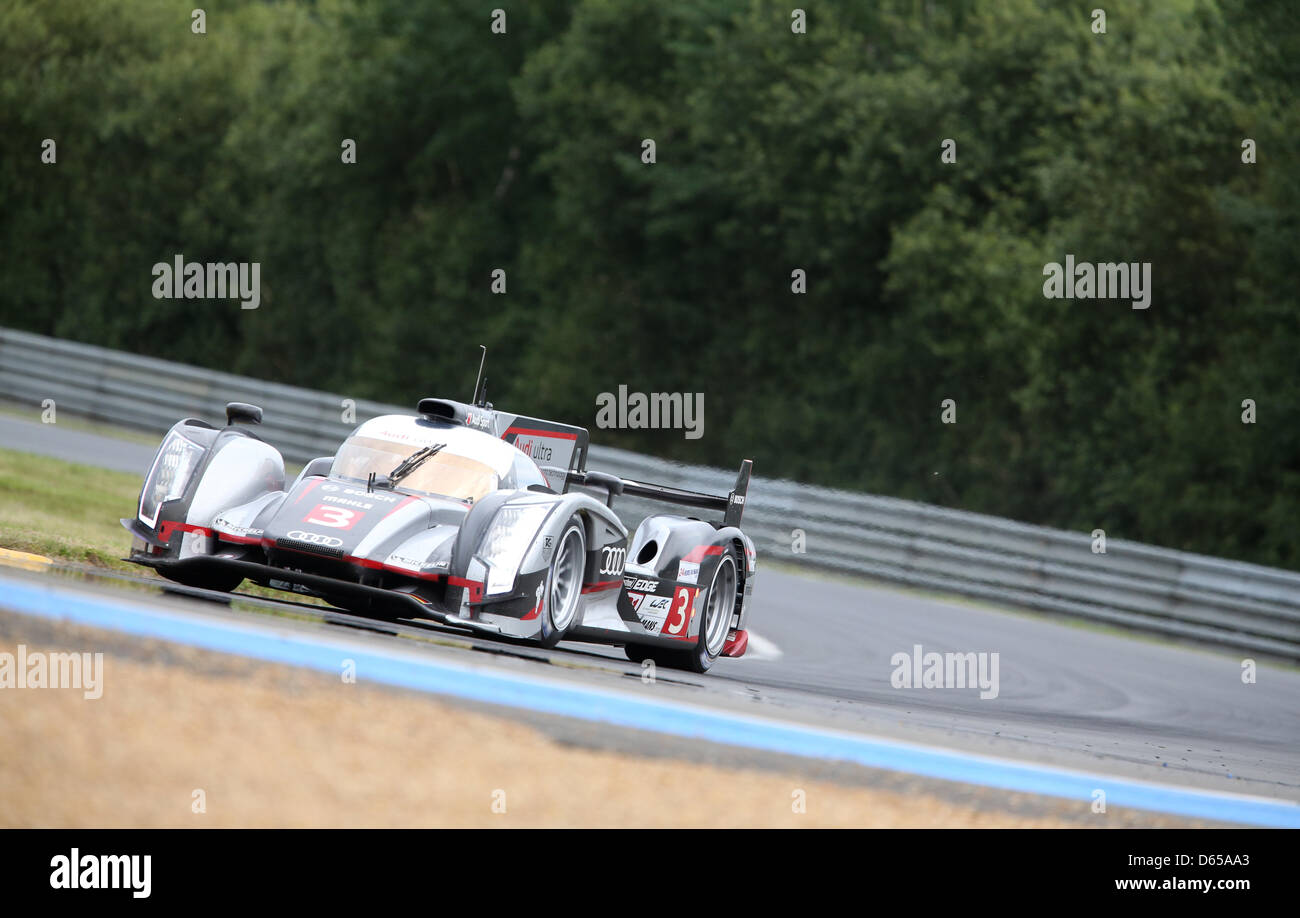 The LMP1 class Audi R18 ultra of Audi Sport Team Joest with drivers ...