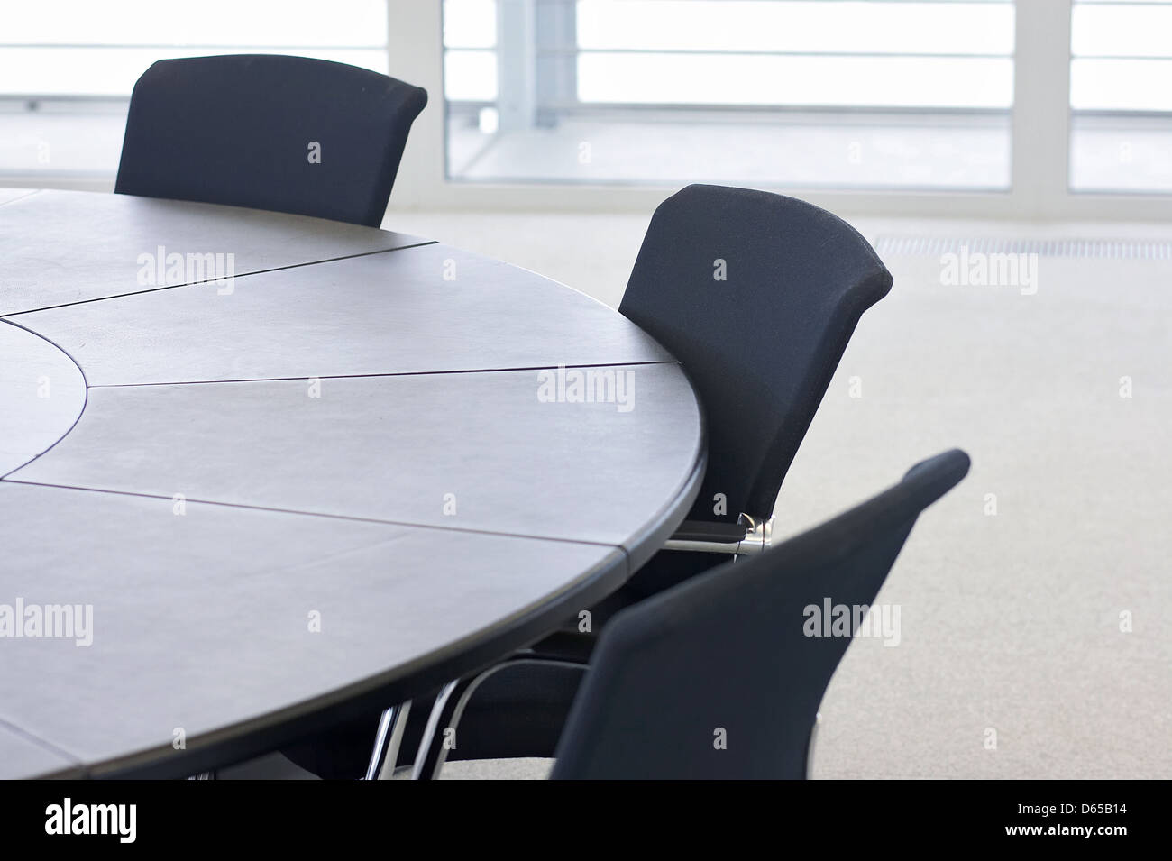 chairs,circle table,meeting room Stock Photo Alamy