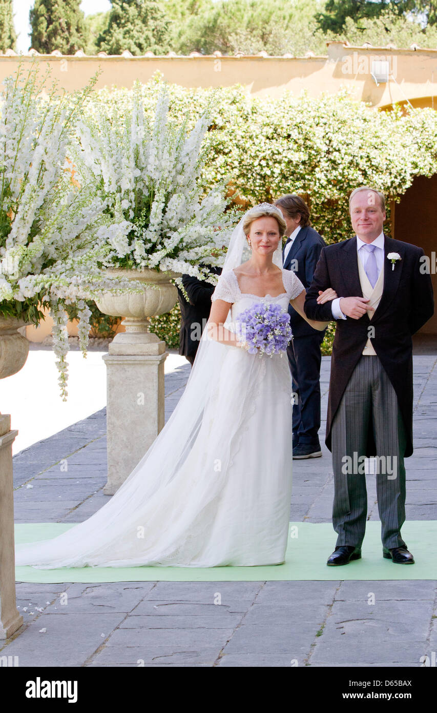 Dutch Princess Maria Carolina and Prince Carlos de Bourbon de Parme arrive at the Basilica di Dutch Princess Maria Carolina and Prince Carlos de Bourbon de Parme arrive at the Basilica di