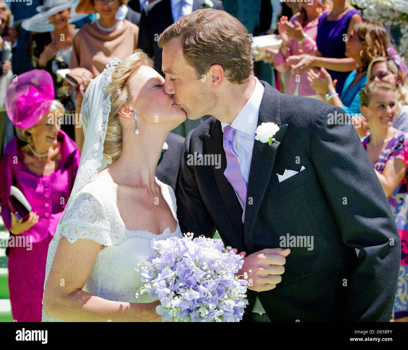 Just married Dutch Princess Maria Carolina de Bourbon de Parme and Albert Brenninkmeijer kiss Just married Dutch Princess Maria Carolina de Bourbon de Parme and Albert Brenninkmeijer kiss