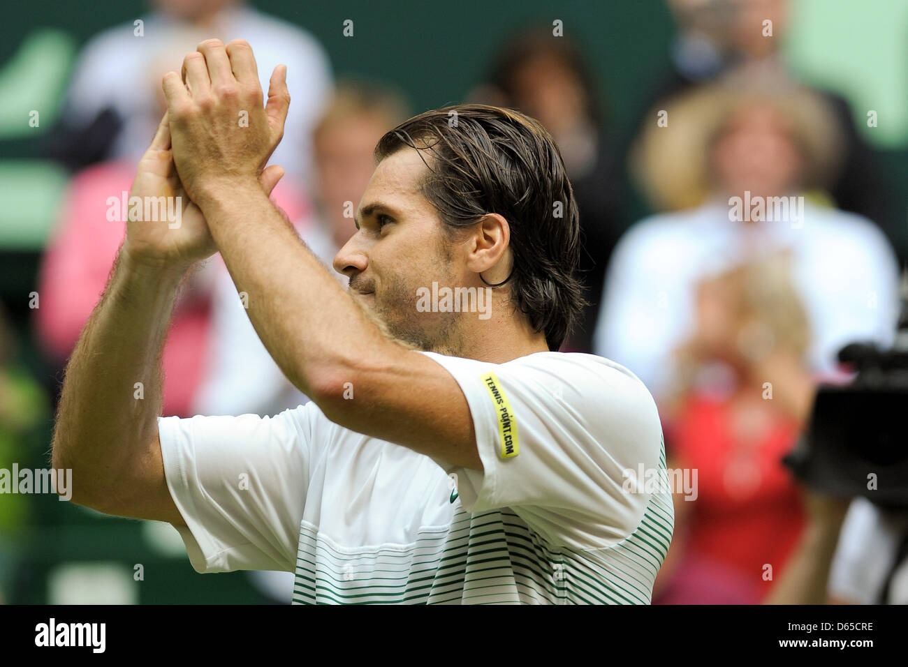 German tennis player Tommy Haas celebrates after winning the final of the Gerry Weber Open against Federer from Switzerland in Halle/Westfalen, Germany, 17 June 2012. Haas bet Federer 7:6 and 6:4 in two sets. Photo: CHRISTIAN WEISCHE Stock Photo