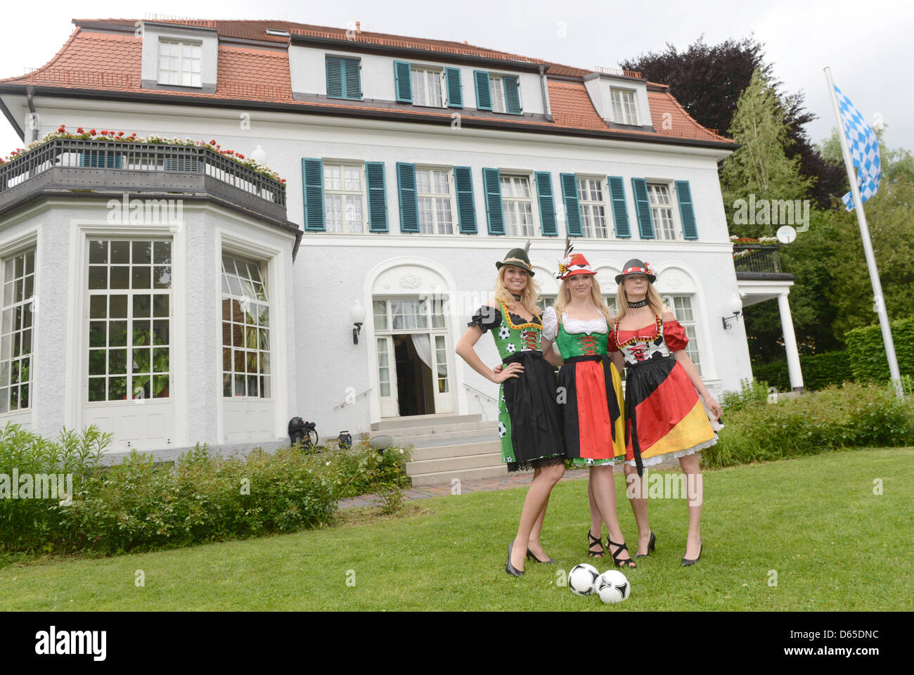 Television host Jessica Kastrop presents a dirndl (traditional Alpine peasant garb) in the German national colors on the occasion of the Euro 2012 at the garden of the Consulate General of the Republic of Poland in Munich, Germany, 01 June 2012. Photo: Felix Hoerhager Stock Photo