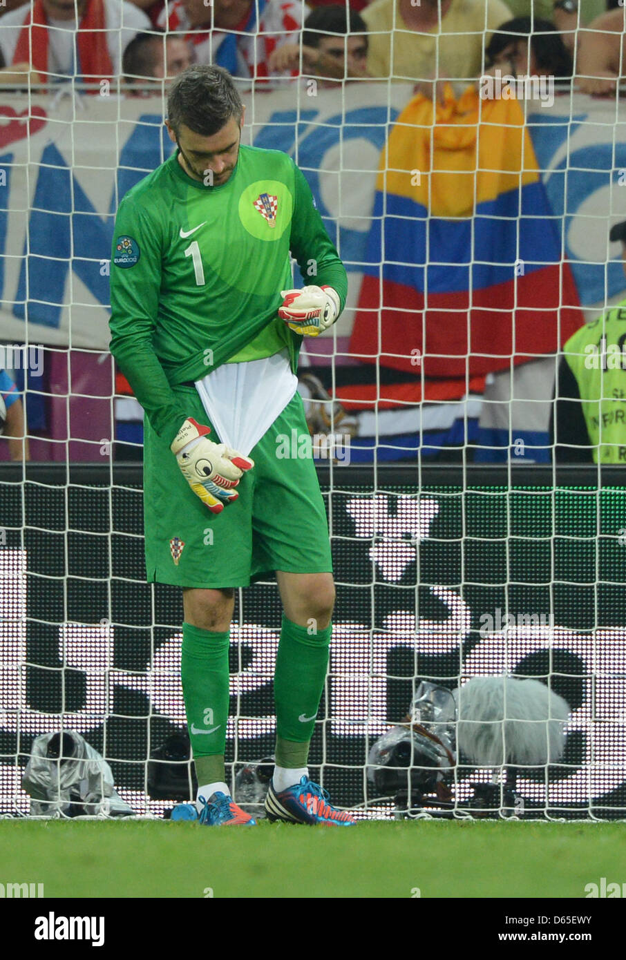 Croatia's  goalkeeper Stipe Pletikosa reacts during the UEFA EURO 2012 group C soccer match Croatia vs Spain at Arena Gdansk in Gdansk, Poland, 18 June 2012. Photo: Marcus Brandt dpa (Please refer to chapters 7 and 8 of http://dpaq.de/Ziovh for UEFA Euro 2012 Terms & Conditions)  +++(c) dpa - Bildfunk+++ Stock Photo