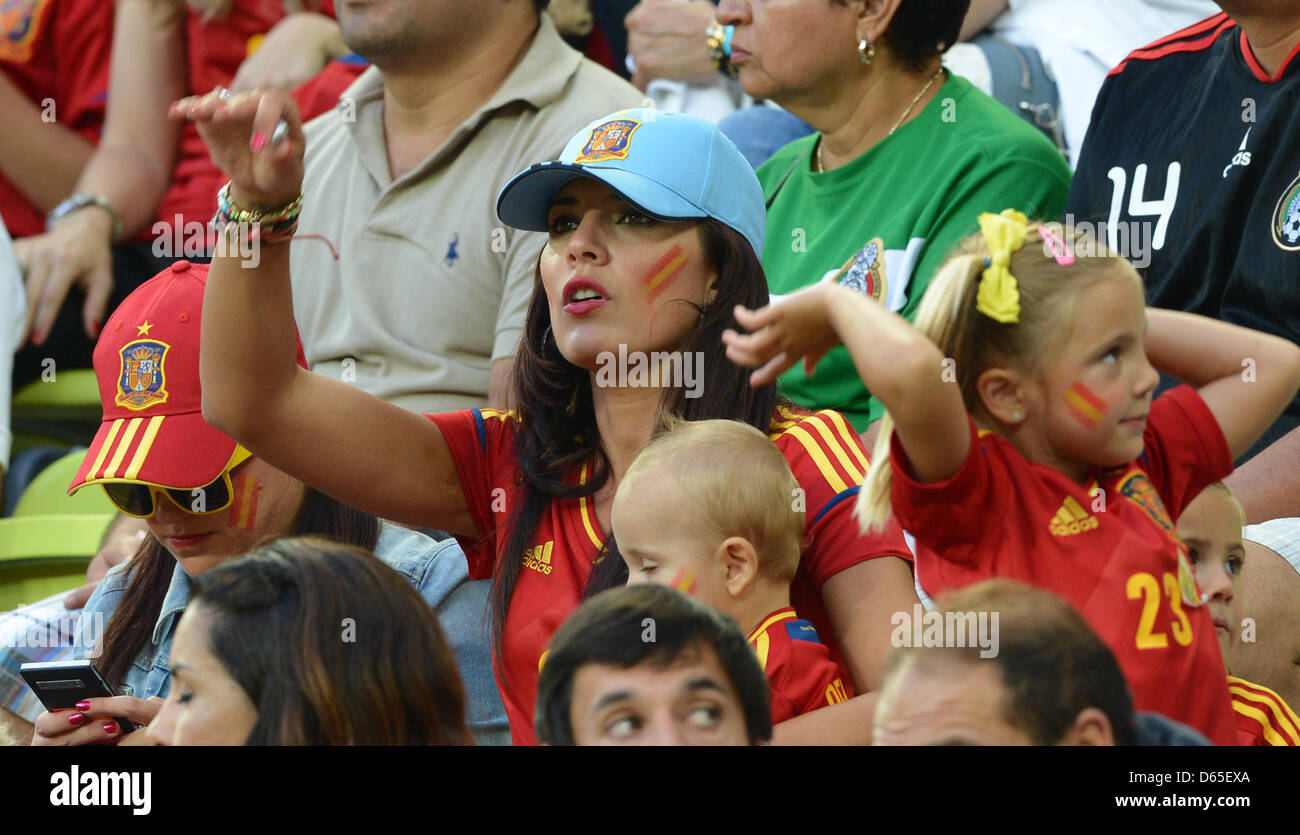 Yolanda Ruiz (C), wife Of Spain's Pepe Reina, seen on the stands before UEFA EURO 2012 group C soccer match Croatia vs Spain at Arena Gdansk in Gdansk, Poland, 18 June 2012. Photo: Marcus Brandt dpa (Please refer to chapters 7 and 8 of http://dpaq.de/Ziovh for UEFA Euro 2012 Terms & Conditions) Stock Photo