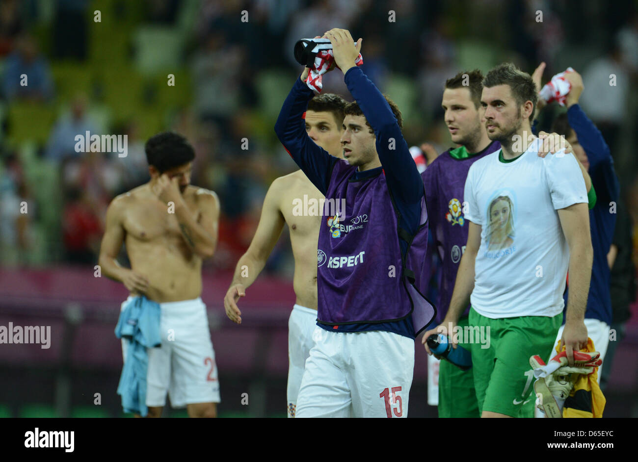Croatia's Sime Vrsaljko (C) and goalkeeper Stipe Pletikosa (R) look dejected after UEFA EURO 2012 group C soccer match Croatia vs Spain at Arena Gdansk in Gdansk, Poland, 18 June 2012. Photo: Andreas Gebert dpa (Please refer to chapters 7 and 8 of http://dpaq.de/Ziovh for UEFA Euro 2012 Terms & Conditions)  +++(c) dpa - Bildfunk+++ Stock Photo