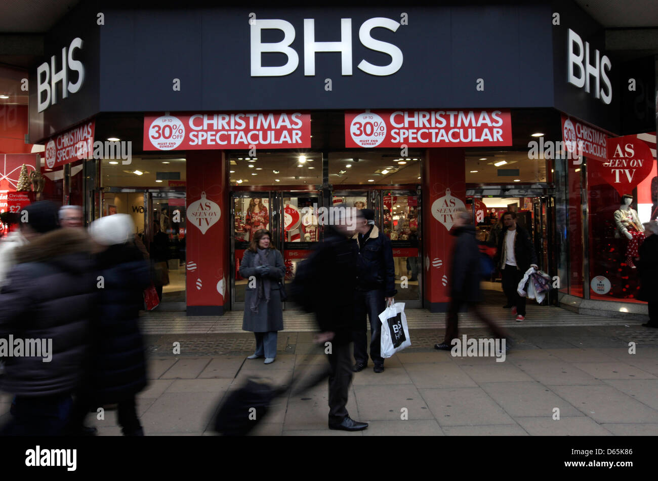 sales and Shoppers in London's Oxford street and regent st, today (06/12/2012), Christmas shopping in the aftermath of budget Stock Photo