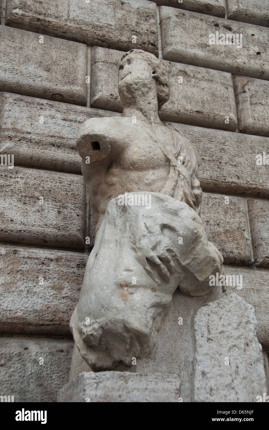 Talking sculptures hires stock photography and images Alamy