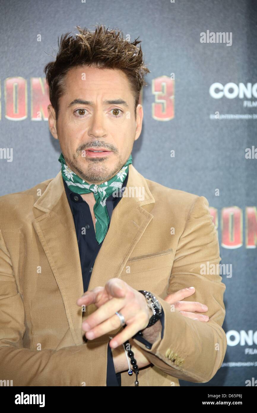 Munich, Germany. 12th April 2013. Actor Robert Downey jr. poses at a photocall promoting 'Iron Man 3' at Hotel Bayerischer Hof in Munich, Germany, on 12 April 2013. Photo: Hubert Boesl/dpa/Alamy Live News Stock Photo