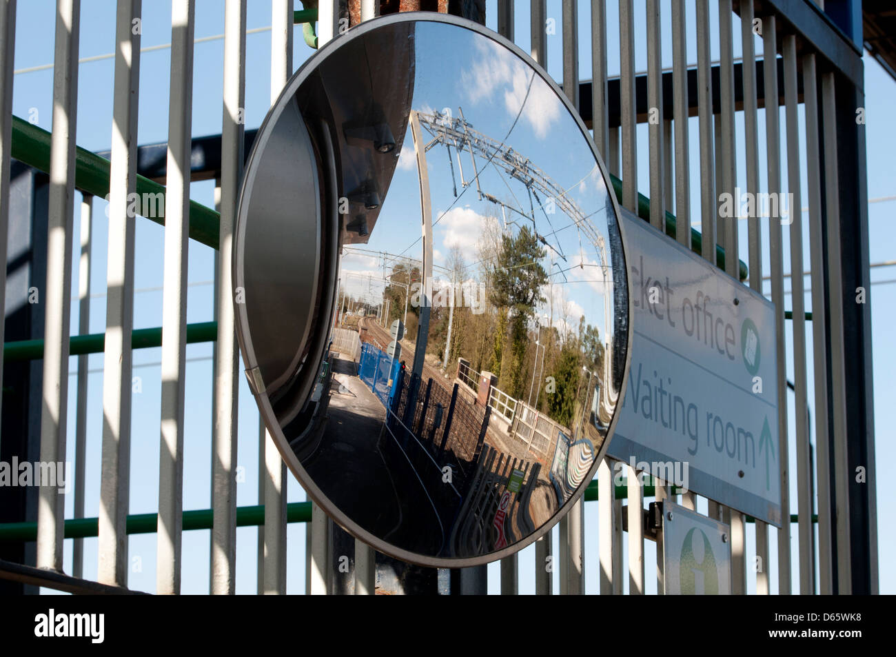Convex mirrors hires stock photography and images Alamy