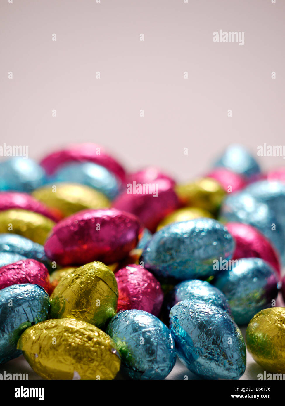 Easter eggs chocolate pile hires stock photography and images Alamy