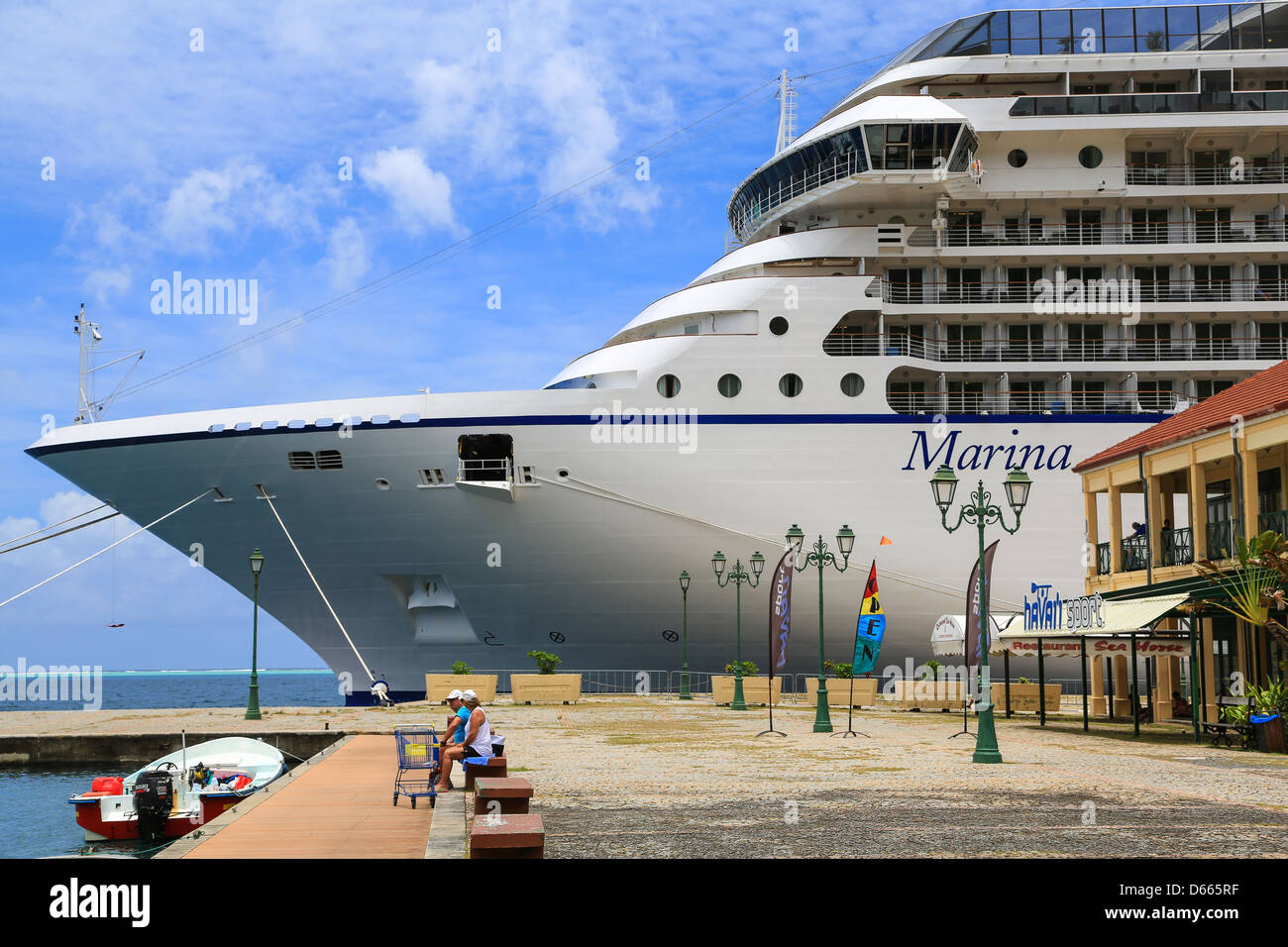 Bow View Of The Oceania Cruise Ship Marina Moored At Uturoa Raiatea Stock Photo Alamy