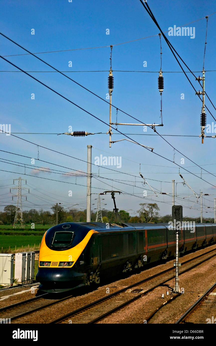 GNER, class Eurostar 3304 Electric train, East Coast Main Line, Peterborough, Cambridgeshire, England Stock Photo