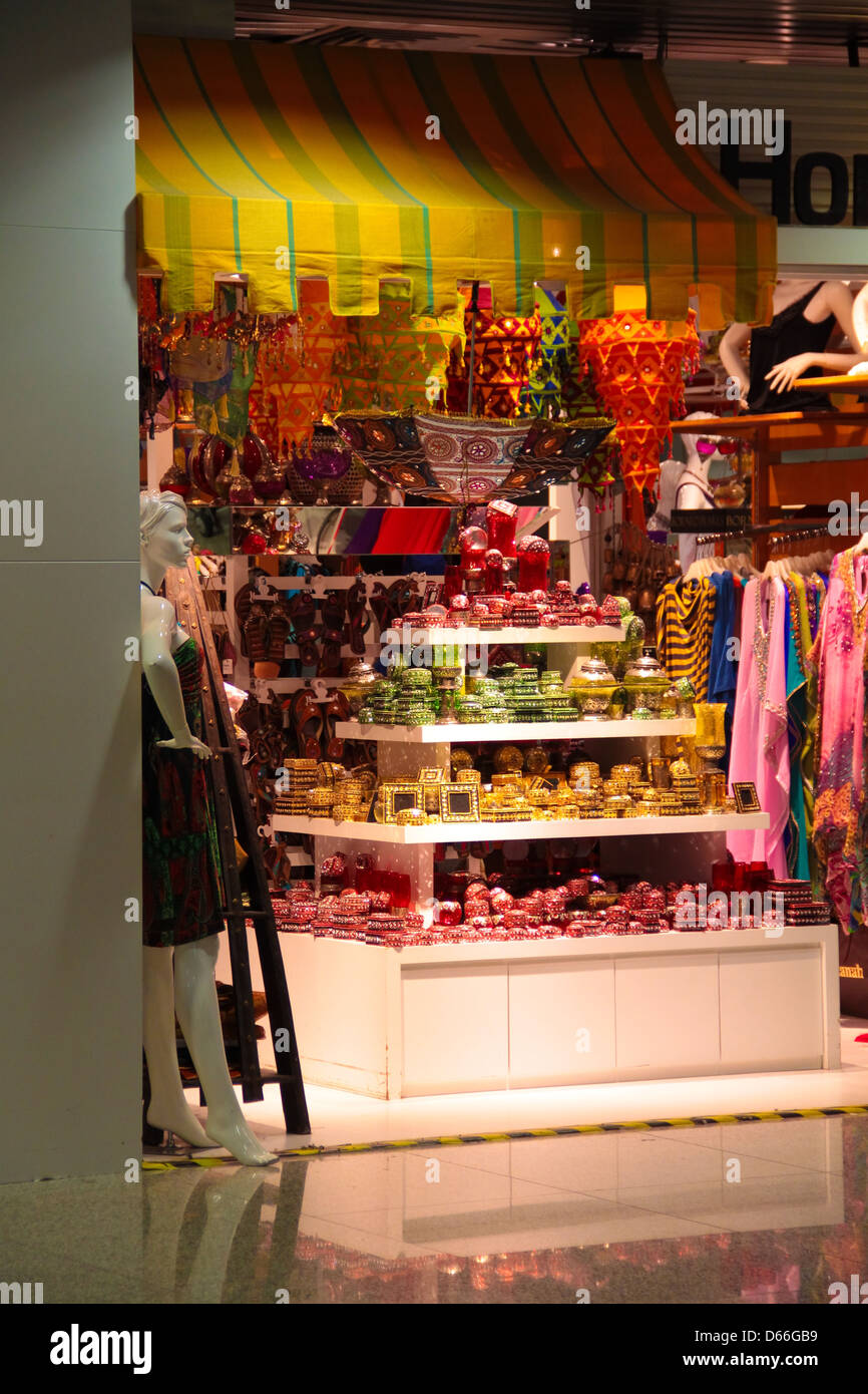 souvenir boutique shop Stock Photo Alamy