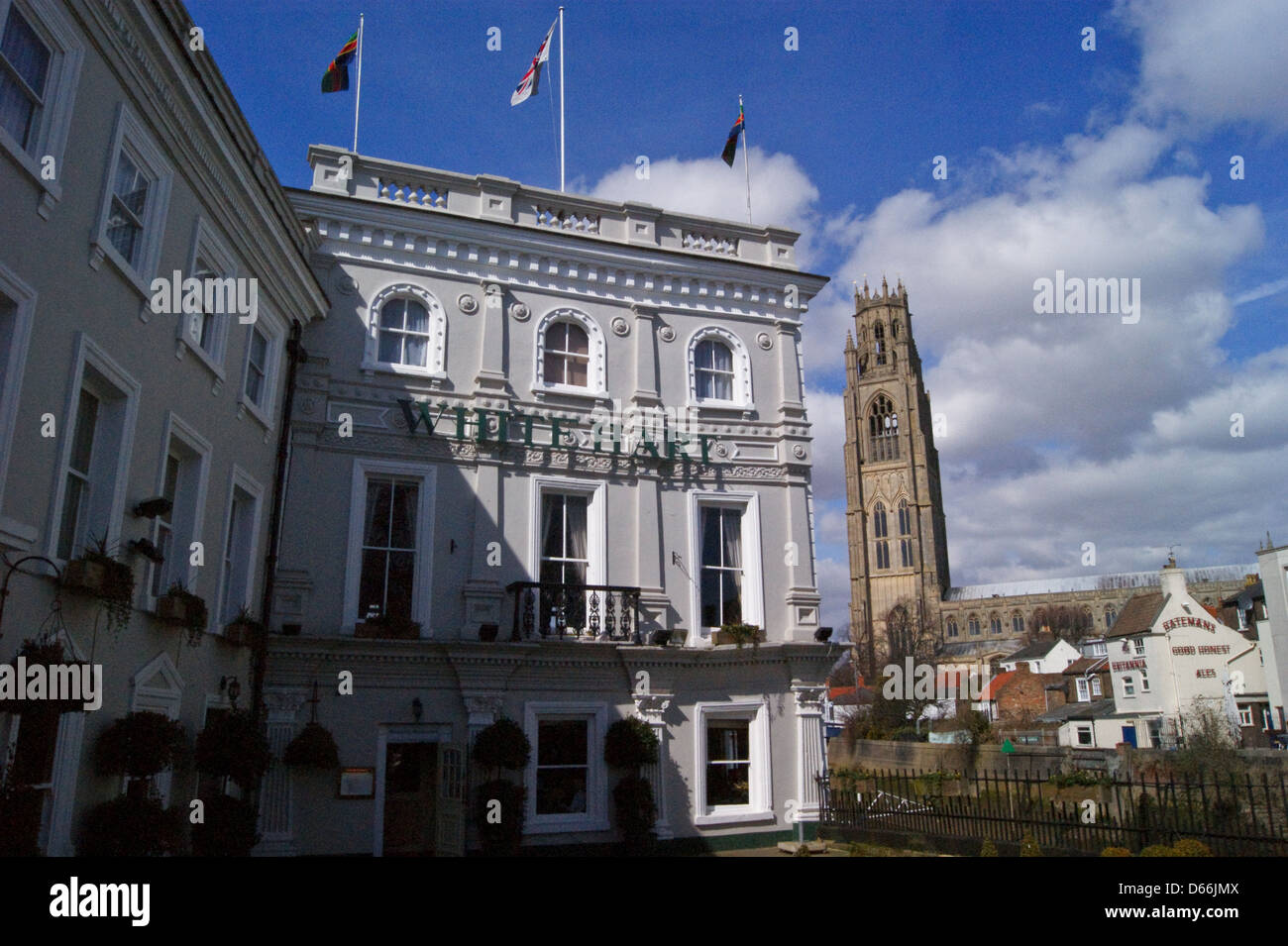 Best Western White Hart Hotel, Boston, Lincolnshire, England with 'Boston Stump', St. Botolph's church Stock Photo