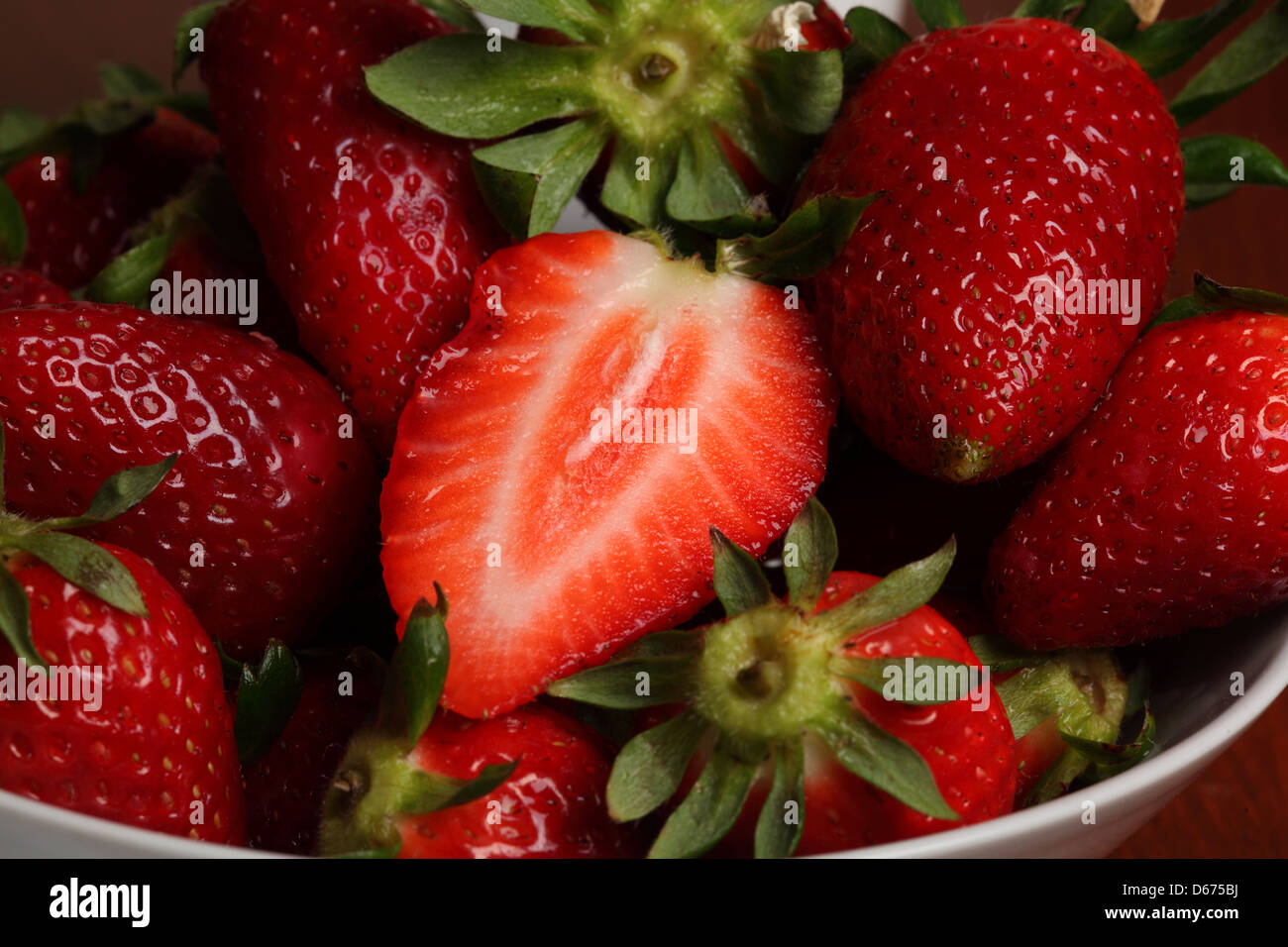 fresh strawberries in a bowl Stock Photo - Alamy