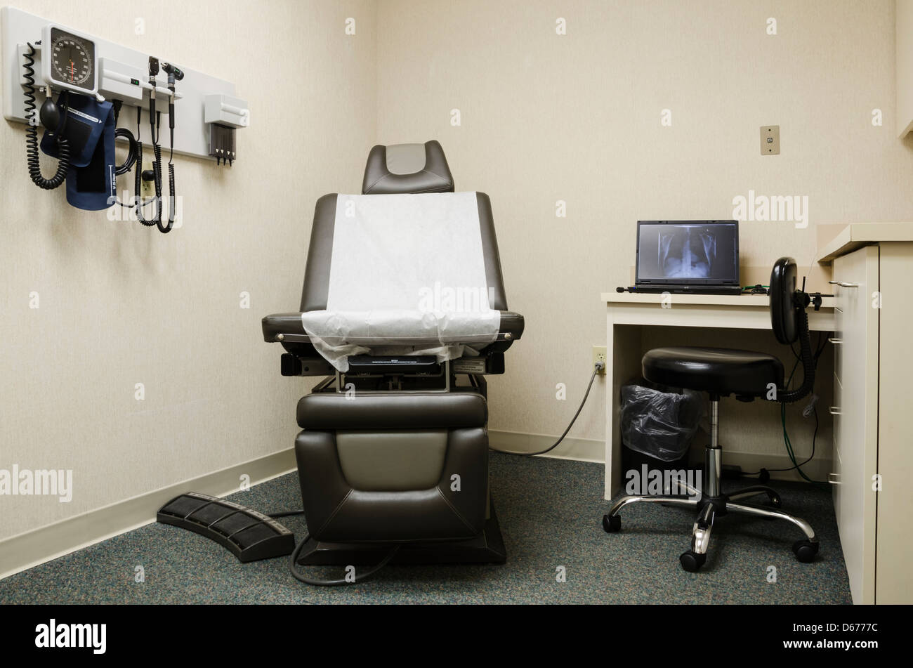 Doctors office exam room hi-res stock photography and images - Alamy