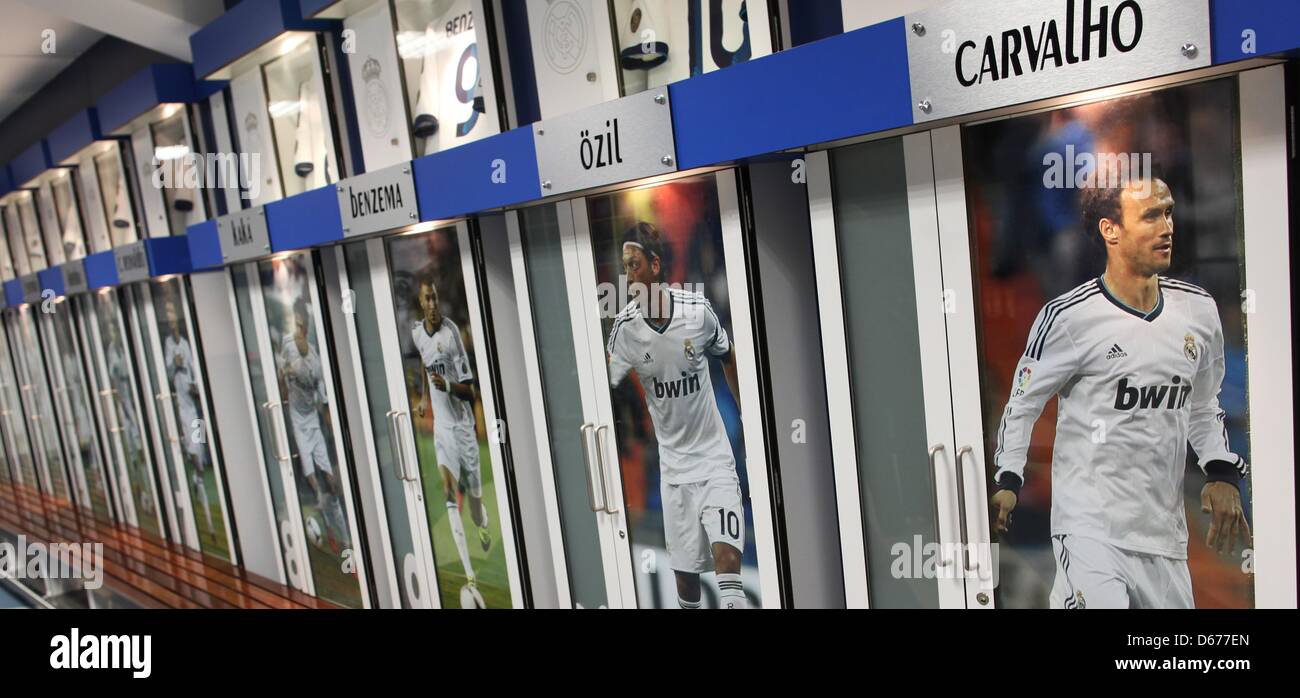 View of the places reserved for Ricardo Carvalho, Mesut Oezil, Karim Benzema, Kaka, Cristiano Ronaldo, Sami Khedira und Fabio Coentrao (R-L) in the changing rooms of Spanish soccer club Real Madrid durinf a tour of Bernabeu Stadium in madrid, Spain, 09 April 2013. Photo: Fabian Stratenschulte Stock Photo