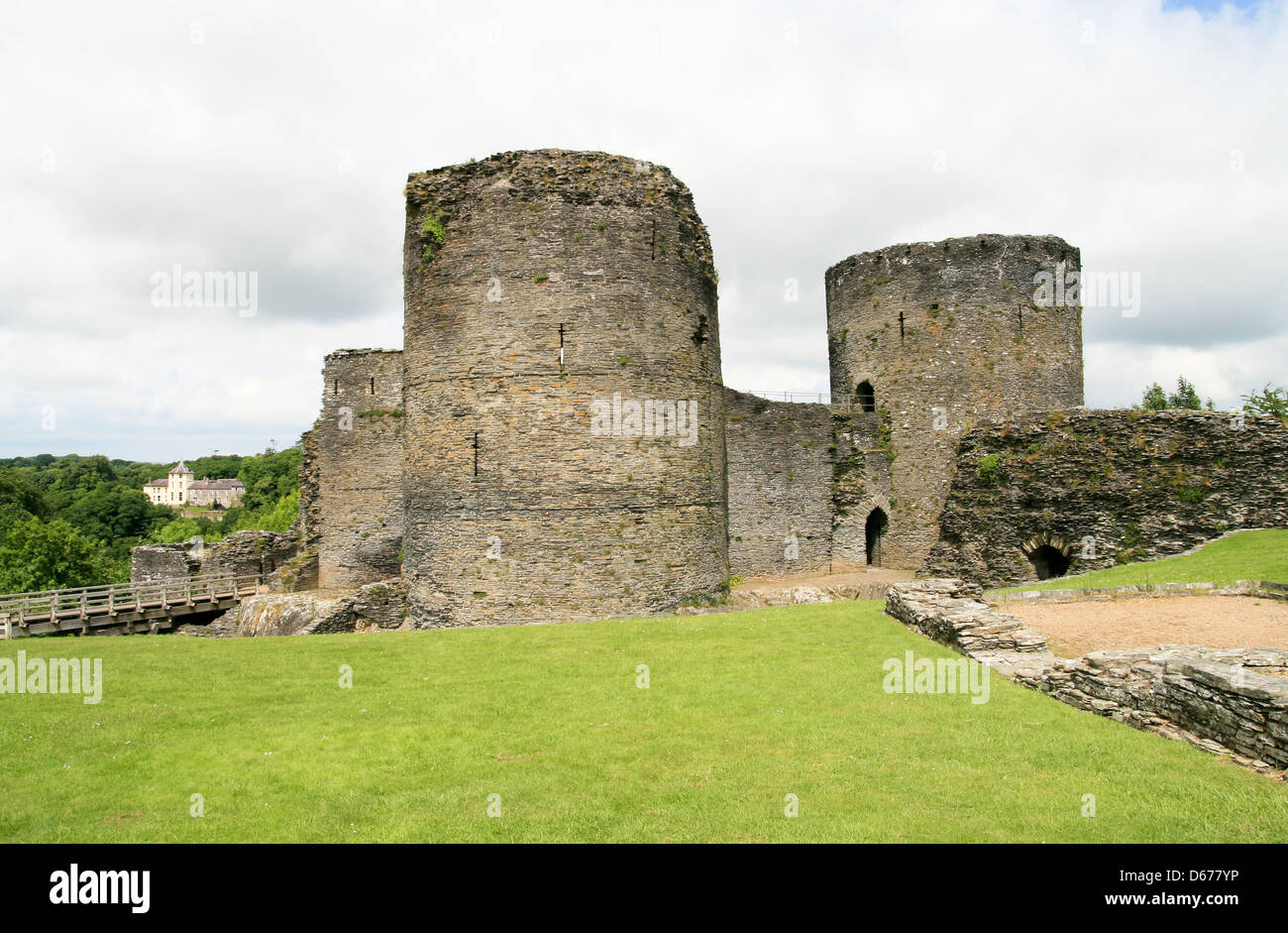 Cilgerran Castle (NT) Drum Towers Pembrokeshire Wales UK Stock Photo