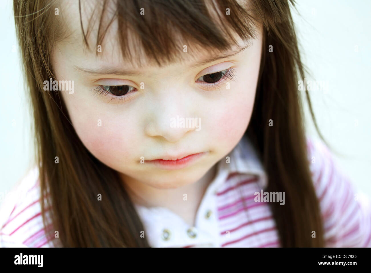 Portrait of beautiful young girl in the park Stock Photo - Alamy