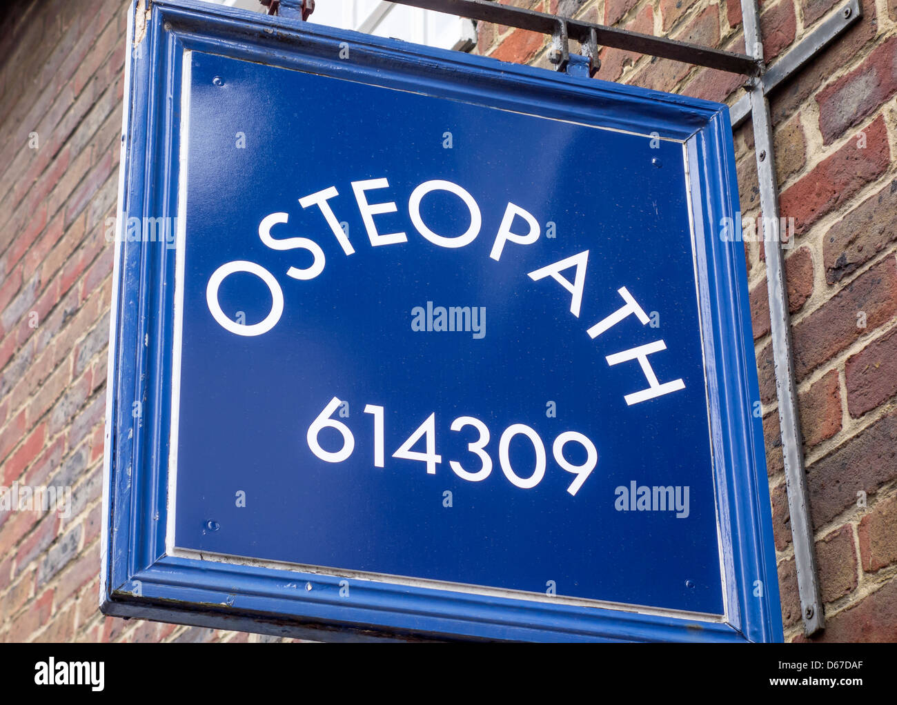 Osteopath hi-res stock photography and images - Alamy